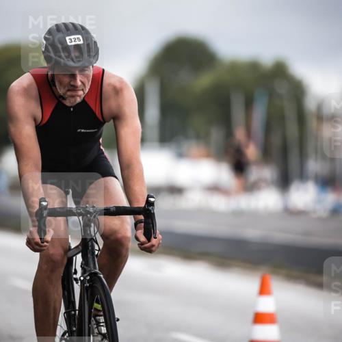 16.08.2026 - KN Förde Triathlon 2026 H.Heesch http://msf.ph/oto/9974540 16.08.2026 11:02:30 Radfahren 321, 325 meine-sportfotos.de