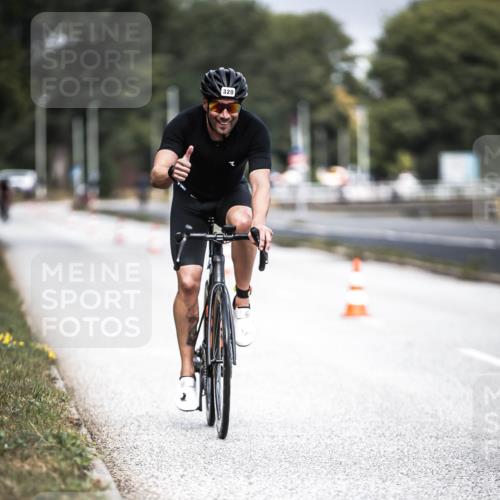 16.08.2026 - KN Förde Triathlon 2026 H.Heesch http://msf.ph/oto/9974636 16.08.2026 11:04:04 Radfahren 320, 363 meine-sportfotos.de