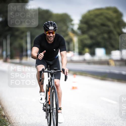 16.08.2026 - KN Förde Triathlon 2026 H.Heesch http://msf.ph/oto/9974642 16.08.2026 11:04:04 Radfahren 320, 363 meine-sportfotos.de