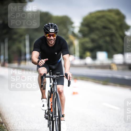 16.08.2026 - KN Förde Triathlon 2026 H.Heesch http://msf.ph/oto/9974643 16.08.2026 11:04:04 Radfahren 320, 363 meine-sportfotos.de