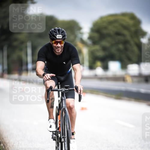 16.08.2026 - KN Förde Triathlon 2026 H.Heesch http://msf.ph/oto/9974644 16.08.2026 11:04:04 Radfahren 320, 363 meine-sportfotos.de