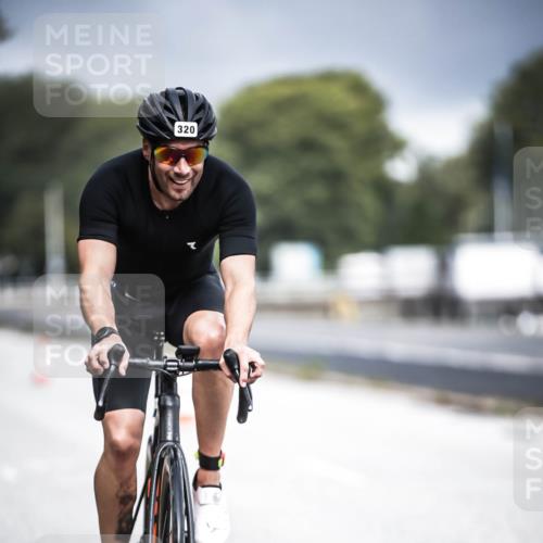 16.08.2026 - KN Förde Triathlon 2026 H.Heesch http://msf.ph/oto/9974650 16.08.2026 11:04:04 Radfahren 320, 363 meine-sportfotos.de
