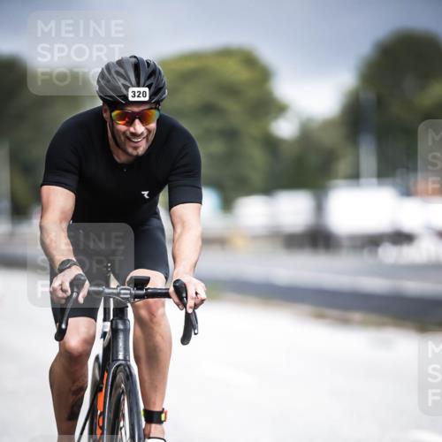 16.08.2026 - KN Förde Triathlon 2026 H.Heesch http://msf.ph/oto/9974652 16.08.2026 11:04:05 Radfahren 320, 363 meine-sportfotos.de
