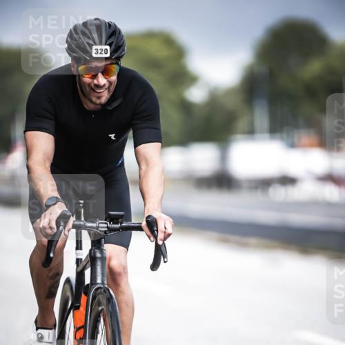 16.08.2026 - KN Förde Triathlon 2026 H.Heesch http://msf.ph/oto/9974654 16.08.2026 11:04:05 Radfahren 320, 363 meine-sportfotos.de