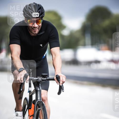 16.08.2026 - KN Förde Triathlon 2026 H.Heesch http://msf.ph/oto/9974655 16.08.2026 11:04:05 Radfahren 320, 363 meine-sportfotos.de