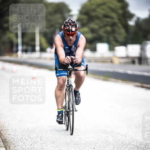 16.08.2026 - KN Förde Triathlon 2026 H.Heesch http://msf.ph/oto/9974695 16.08.2026 11:04:32 Radfahren 321, 327 meine-sportfotos.de