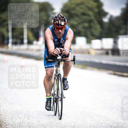 16.08.2026 - KN Förde Triathlon 2026 H.Heesch http://msf.ph/oto/9974697 16.08.2026 11:04:32 Radfahren 321, 327 meine-sportfotos.de