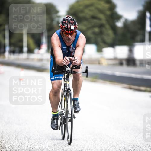 16.08.2026 - KN Förde Triathlon 2026 H.Heesch http://msf.ph/oto/9974698 16.08.2026 11:04:32 Radfahren 321, 327 meine-sportfotos.de