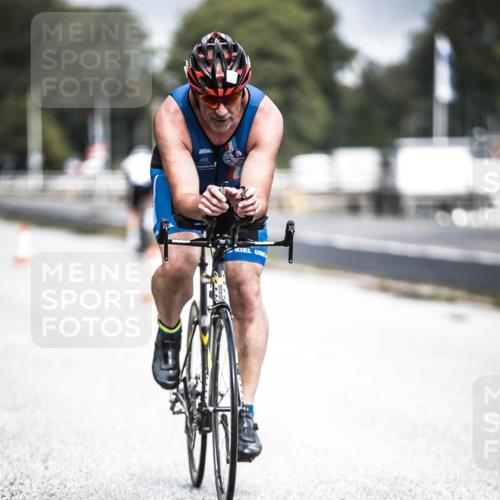 16.08.2026 - KN Förde Triathlon 2026 H.Heesch http://msf.ph/oto/9974701 16.08.2026 11:04:32 Radfahren 321, 327 meine-sportfotos.de