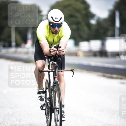 16.08.2026 - KN Förde Triathlon 2026 H.Heesch http://msf.ph/oto/9974736 16.08.2026 11:04:49 Radfahren 324, 336 meine-sportfotos.de