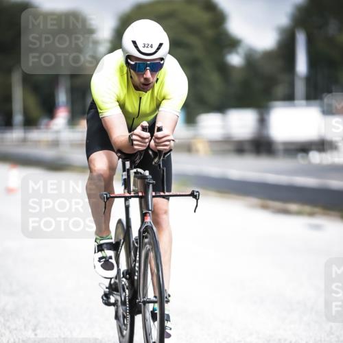 16.08.2026 - KN Förde Triathlon 2026 H.Heesch http://msf.ph/oto/9974737 16.08.2026 11:04:49 Radfahren 324, 336 meine-sportfotos.de