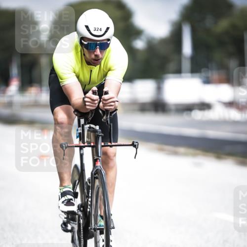 16.08.2026 - KN Förde Triathlon 2026 H.Heesch http://msf.ph/oto/9974739 16.08.2026 11:04:49 Radfahren 324, 336 meine-sportfotos.de