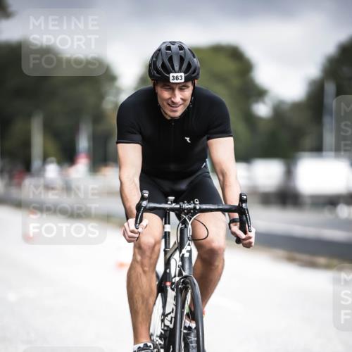 16.08.2026 - KN Förde Triathlon 2026 H.Heesch http://msf.ph/oto/9974815 16.08.2026 11:06:19 Radfahren 339, 363 meine-sportfotos.de