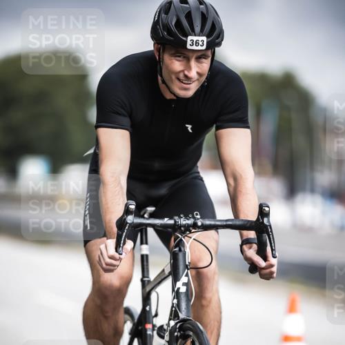 16.08.2026 - KN Förde Triathlon 2026 H.Heesch http://msf.ph/oto/9974822 16.08.2026 11:06:19 Radfahren 339, 363 meine-sportfotos.de