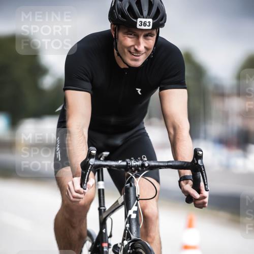 16.08.2026 - KN Förde Triathlon 2026 H.Heesch http://msf.ph/oto/9974823 16.08.2026 11:06:19 Radfahren 339, 363 meine-sportfotos.de