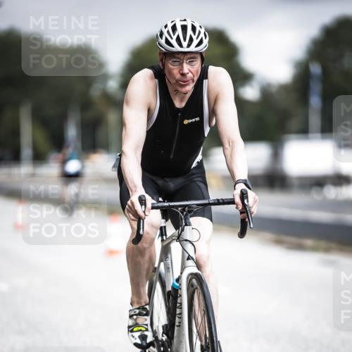 16.08.2026 - KN Förde Triathlon 2026 H.Heesch http://msf.ph/oto/9974965 16.08.2026 11:07:41 Radfahren 355, 367 meine-sportfotos.de