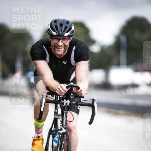 16.08.2026 - KN Förde Triathlon 2026 H.Heesch http://msf.ph/oto/9974997 16.08.2026 11:07:44 Radfahren 355, 367, 391 meine-sportfotos.de