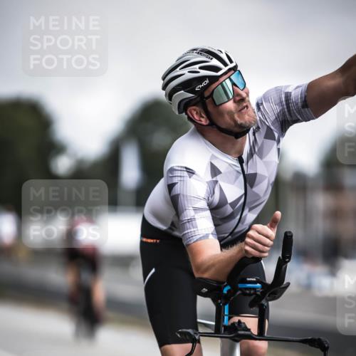16.08.2026 - KN Förde Triathlon 2026 H.Heesch http://msf.ph/oto/9975135 16.08.2026 11:09:32 Radfahren 221, 302, 305, 330, 357, 369, 377, 389, 397 meine-sportfotos.de