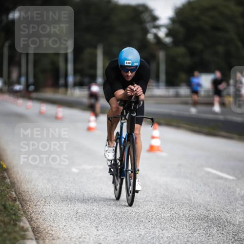 16.08.2026 - KN Förde Triathlon 2026 H.Heesch http://msf.ph/oto/9975142 16.08.2026 11:09:36 Radfahren 305, 330, 377, 389 meine-sportfotos.de