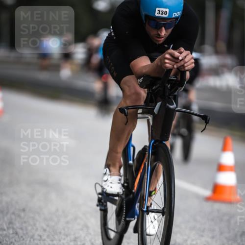 16.08.2026 - KN Förde Triathlon 2026 H.Heesch http://msf.ph/oto/9975157 16.08.2026 11:09:37 Radfahren 330, 389 meine-sportfotos.de