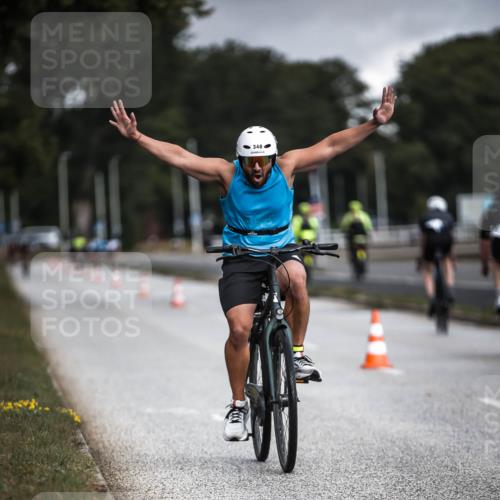 16.08.2026 - KN Förde Triathlon 2026 H.Heesch http://msf.ph/oto/9975218 16.08.2026 11:09:59 Radfahren 315, 348 meine-sportfotos.de