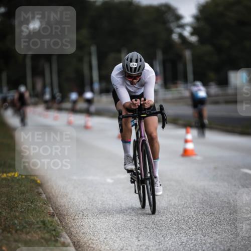 16.08.2026 - KN Förde Triathlon 2026 H.Heesch http://msf.ph/oto/9975435 16.08.2026 11:11:26 Radfahren 353, 409 meine-sportfotos.de