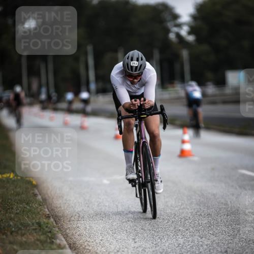16.08.2026 - KN Förde Triathlon 2026 H.Heesch http://msf.ph/oto/9975436 16.08.2026 11:11:26 Radfahren 353, 409 meine-sportfotos.de
