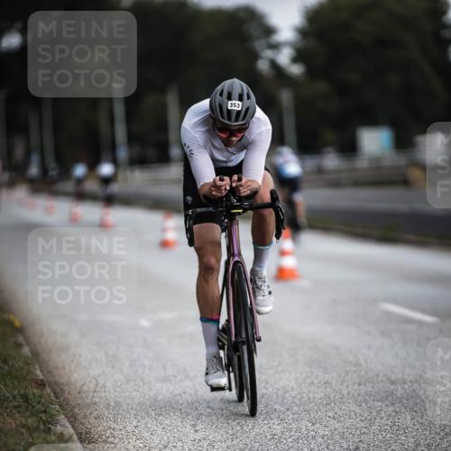 16.08.2026 - KN Förde Triathlon 2026 H.Heesch http://msf.ph/oto/9975440 16.08.2026 11:11:27 Radfahren 353, 409 meine-sportfotos.de