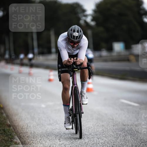 16.08.2026 - KN Förde Triathlon 2026 H.Heesch http://msf.ph/oto/9975441 16.08.2026 11:11:27 Radfahren 353, 409 meine-sportfotos.de