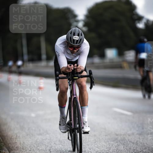 16.08.2026 - KN Förde Triathlon 2026 H.Heesch http://msf.ph/oto/9975444 16.08.2026 11:11:27 Radfahren 353, 409 meine-sportfotos.de