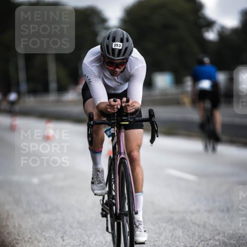 16.08.2026 - KN Förde Triathlon 2026 H.Heesch http://msf.ph/oto/9975447 16.08.2026 11:11:27 Radfahren 353, 409 meine-sportfotos.de