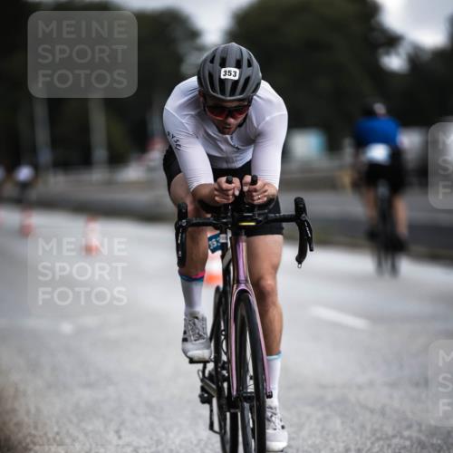 16.08.2026 - KN Förde Triathlon 2026 H.Heesch http://msf.ph/oto/9975448 16.08.2026 11:11:27 Radfahren 353, 409 meine-sportfotos.de