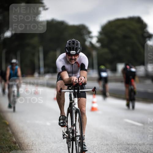 16.08.2026 - KN Förde Triathlon 2026 H.Heesch http://msf.ph/oto/9975572 16.08.2026 11:12:01 Radfahren 357, 369, 370, 389, 393, 397 meine-sportfotos.de