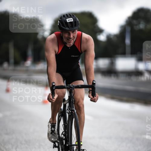 16.08.2026 - KN Förde Triathlon 2026 H.Heesch http://msf.ph/oto/9975698 16.08.2026 11:12:36 Radfahren 323, 325, 374, 407, 412 meine-sportfotos.de