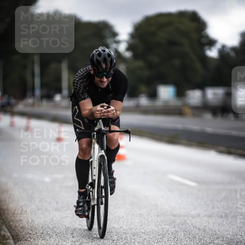 16.08.2026 - KN Förde Triathlon 2026 H.Heesch http://msf.ph/oto/9975716 16.08.2026 11:12:39 Radfahren 323, 325, 374, 395, 407, 412 meine-sportfotos.de
