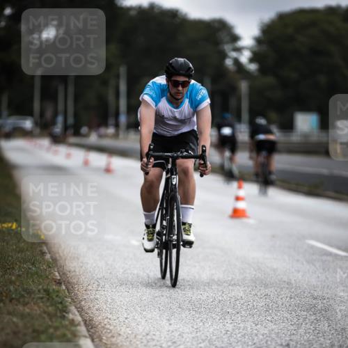 16.08.2026 - KN Förde Triathlon 2026 H.Heesch http://msf.ph/oto/9975740 16.08.2026 11:12:46 Radfahren 395, 410 meine-sportfotos.de