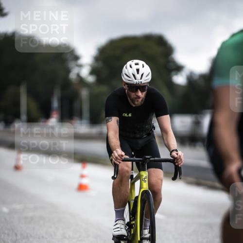 16.08.2026 - KN Förde Triathlon 2026 H.Heesch http://msf.ph/oto/9975808 16.08.2026 11:13:18 Radfahren 329, 379, 385 meine-sportfotos.de