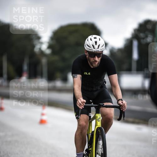 16.08.2026 - KN Förde Triathlon 2026 H.Heesch http://msf.ph/oto/9975810 16.08.2026 11:13:18 Radfahren 329, 379, 385 meine-sportfotos.de