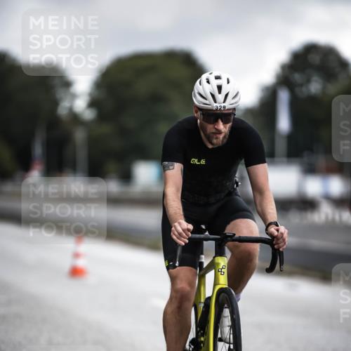 16.08.2026 - KN Förde Triathlon 2026 H.Heesch http://msf.ph/oto/9975811 16.08.2026 11:13:18 Radfahren 329, 379, 385 meine-sportfotos.de