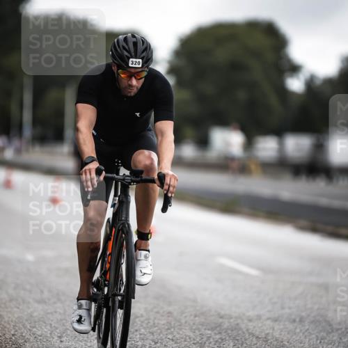 16.08.2026 - KN Förde Triathlon 2026 H.Heesch http://msf.ph/oto/9975946 16.08.2026 11:13:57 Radfahren 320, 409 meine-sportfotos.de