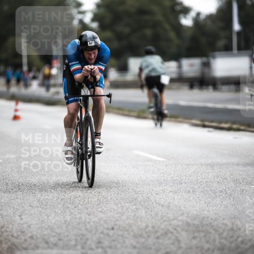 16.08.2026 - KN Förde Triathlon 2026 H.Heesch http://msf.ph/oto/9976190 16.08.2026 11:16:17 Radfahren 307, 339, 384 meine-sportfotos.de