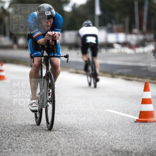 16.08.2026 - KN Förde Triathlon 2026 H.Heesch http://msf.ph/oto/9976198 16.08.2026 11:16:17 Radfahren 307, 339, 384 meine-sportfotos.de