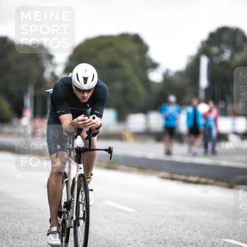16.08.2026 - KN Förde Triathlon 2026 H.Heesch http://msf.ph/oto/9976424 16.08.2026 11:17:41 Radfahren 304, 308, 318, 355, 383, 390 meine-sportfotos.de