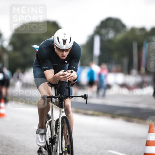 16.08.2026 - KN Förde Triathlon 2026 H.Heesch http://msf.ph/oto/9976429 16.08.2026 11:17:41 Radfahren 304, 308, 318, 355, 383, 390 meine-sportfotos.de