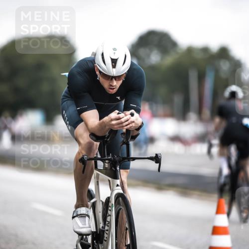 16.08.2026 - KN Förde Triathlon 2026 H.Heesch http://msf.ph/oto/9976431 16.08.2026 11:17:41 Radfahren 304, 308, 318, 355, 383, 390 meine-sportfotos.de