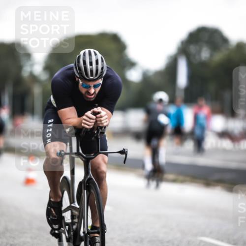 16.08.2026 - KN Förde Triathlon 2026 H.Heesch http://msf.ph/oto/9976436 16.08.2026 11:17:42 Radfahren 304, 308, 318, 355, 383, 390 meine-sportfotos.de