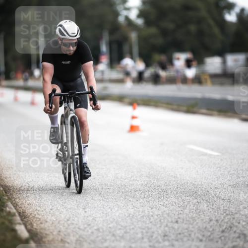 16.08.2026 - KN Förde Triathlon 2026 H.Heesch http://msf.ph/oto/9976574 16.08.2026 11:18:44 Radfahren 338, 339, 354, 429 meine-sportfotos.de