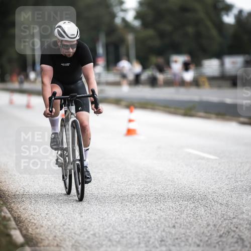 16.08.2026 - KN Förde Triathlon 2026 H.Heesch http://msf.ph/oto/9976575 16.08.2026 11:18:44 Radfahren 338, 339, 354, 429 meine-sportfotos.de