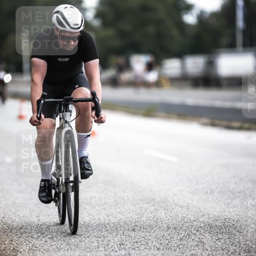 16.08.2026 - KN Förde Triathlon 2026 H.Heesch http://msf.ph/oto/9976583 16.08.2026 11:18:44 Radfahren 338, 339, 354, 429 meine-sportfotos.de