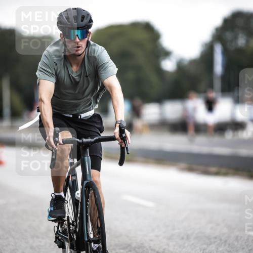 16.08.2026 - KN Förde Triathlon 2026 H.Heesch http://msf.ph/oto/9976634 16.08.2026 11:18:57 Radfahren 310, 312, 356, 384, 425 meine-sportfotos.de